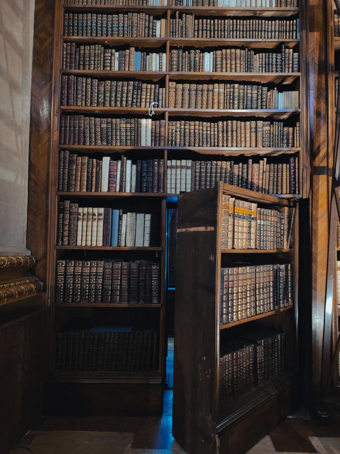 Austrijas Nacionālās bibliotēkas plaukti
