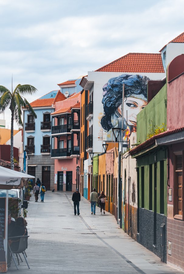 Krāsu piesātinātā Calle Mequinez